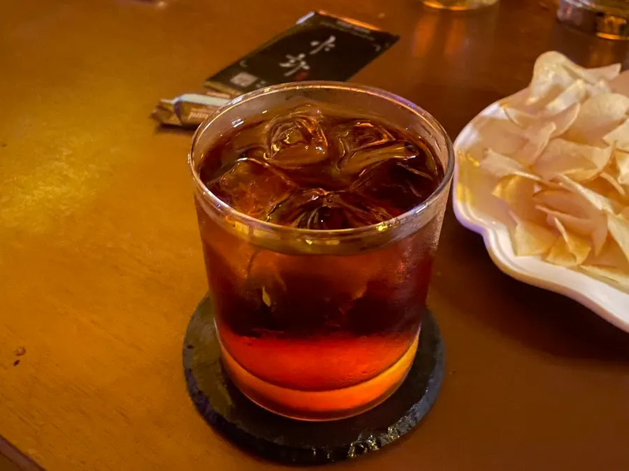 Segelas koktel signature Yahwa yang kuat kandungan alkoholnya