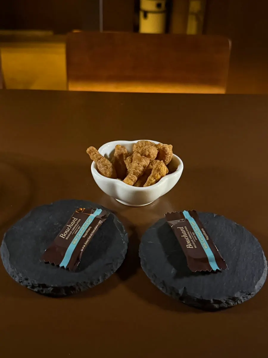 Neatly served emotional bar snacks