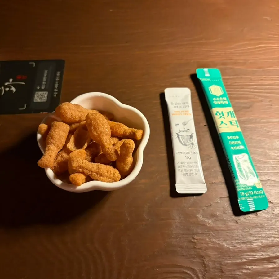 Complimentary chicken-leg-shaped crackers