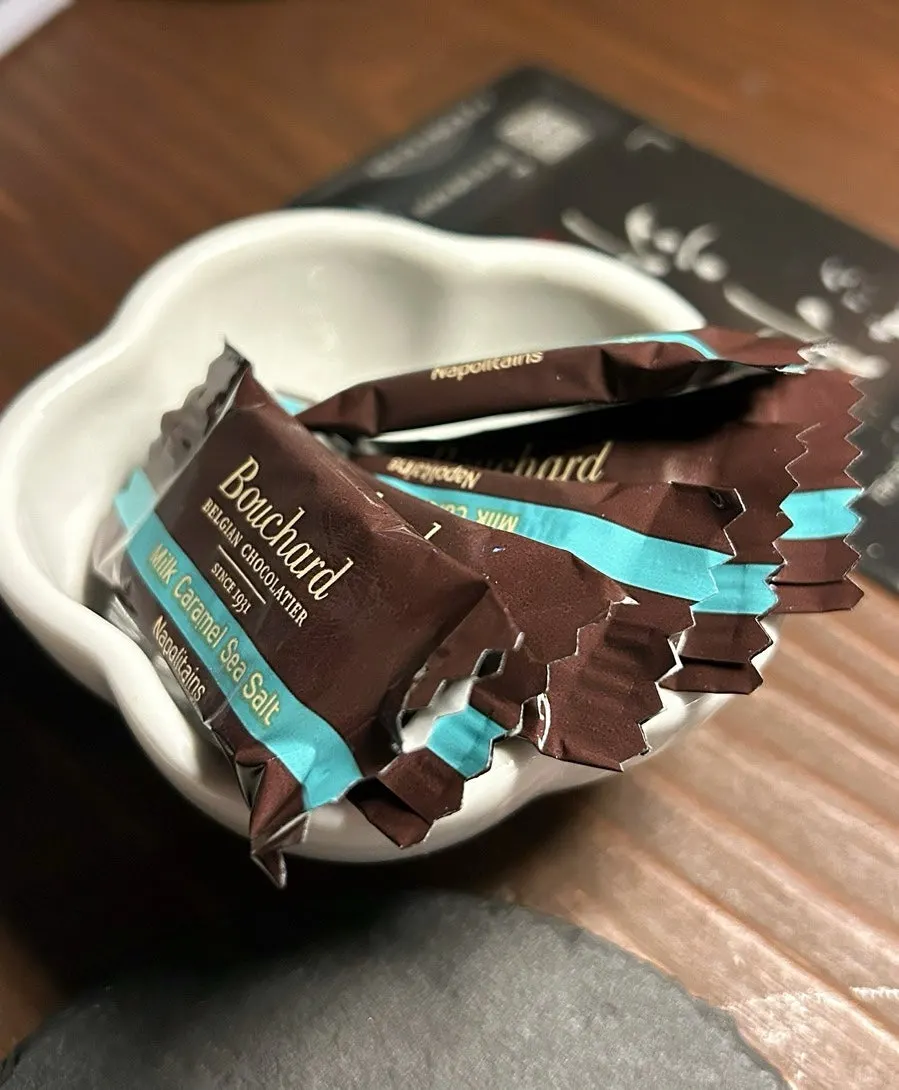 Chocolate Bouchard junto a los aperitivos básicos