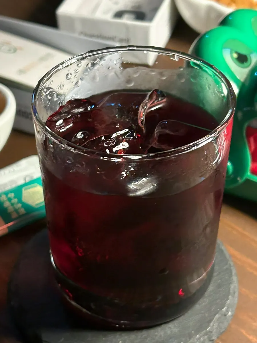 Copa del contundente cóctel Faust