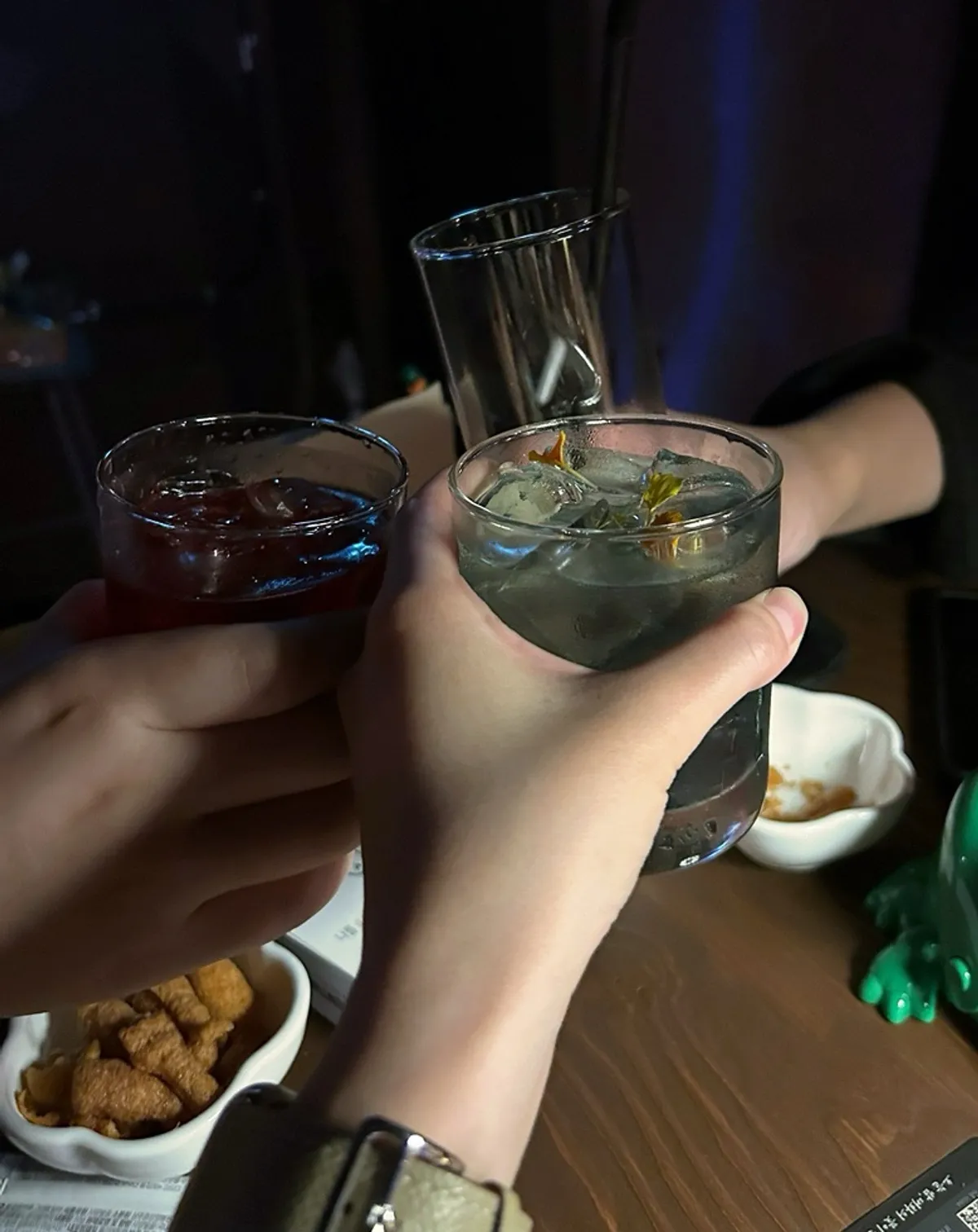 Brindando con desconocidos recién conocidos