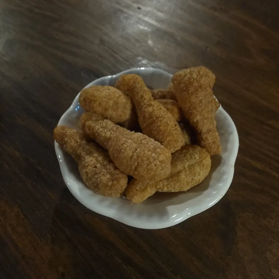 야화 혼술바 기본안주로 나온 닭다리 과자
