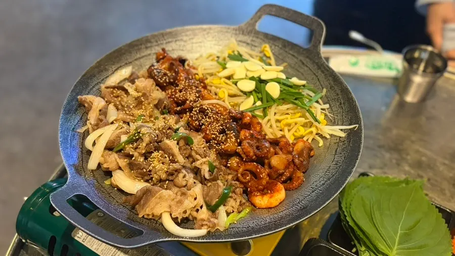철판에 나온 쭈우쭈우 메인 메뉴