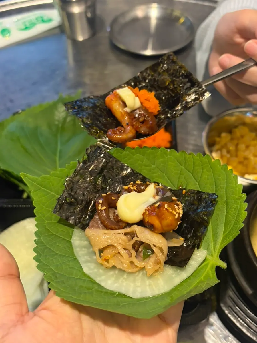 깻잎쌈에 싼 쭈꾸미와 우삼겹