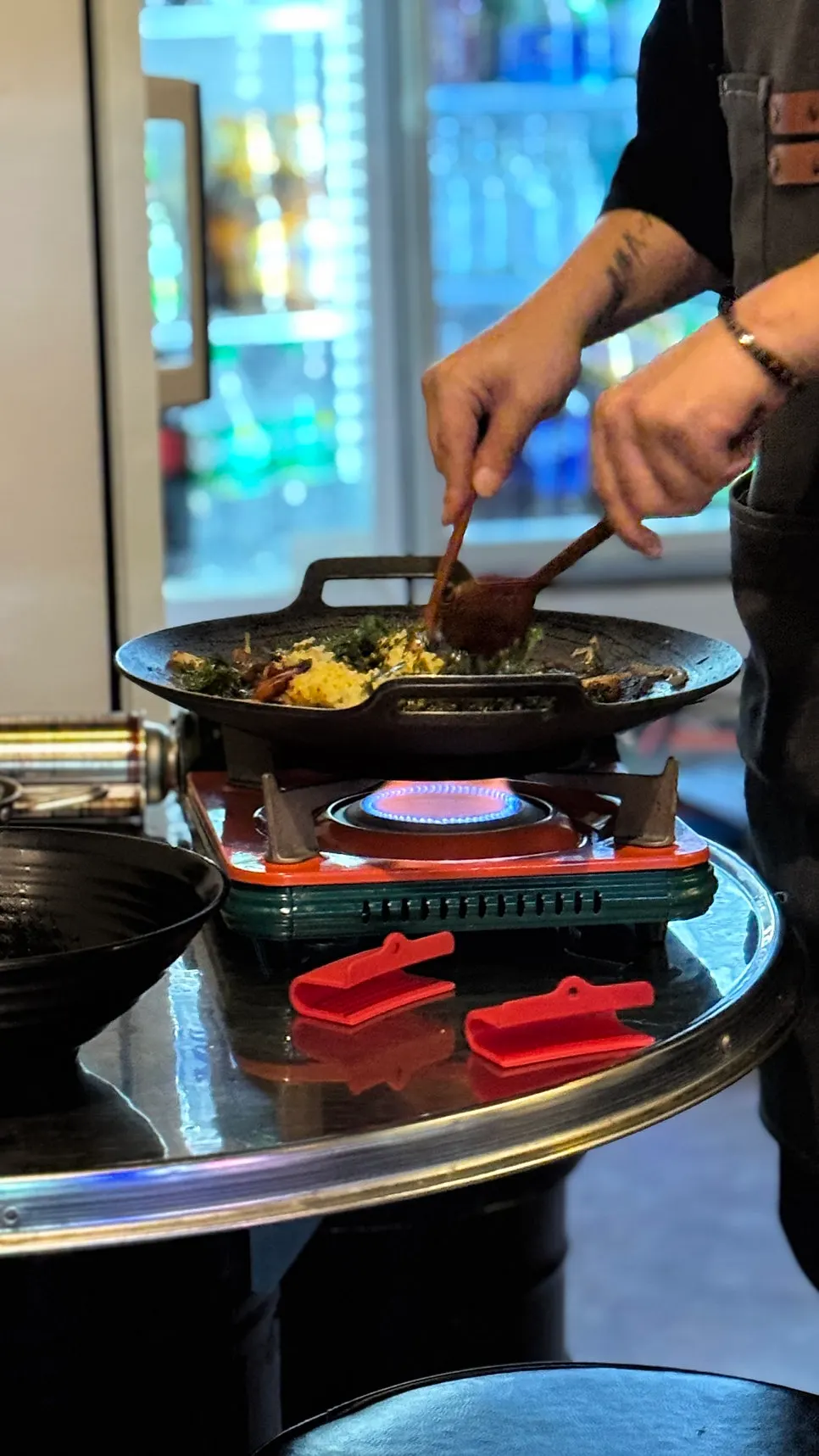 치즈볶음밥을 만들기 위해 준비된 철판