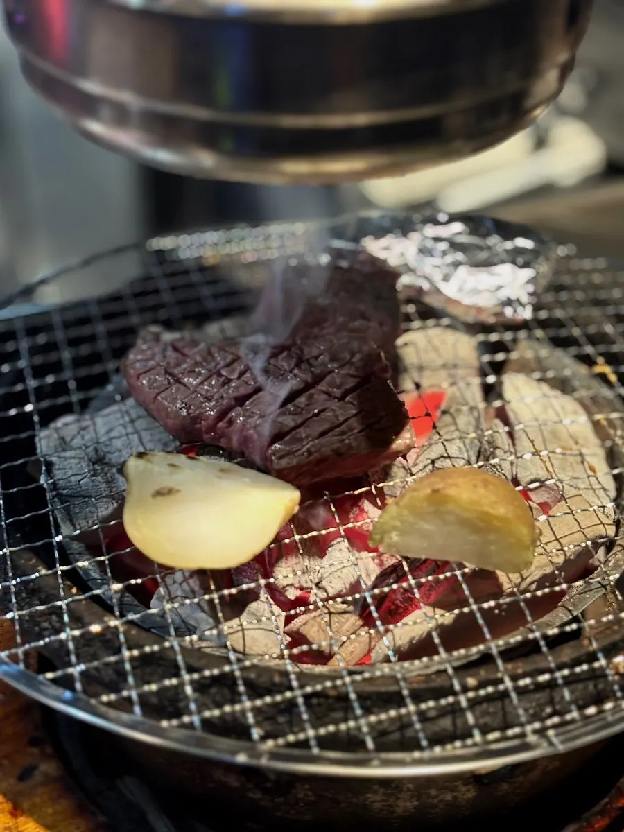 화로 위에서 익어가는 우설