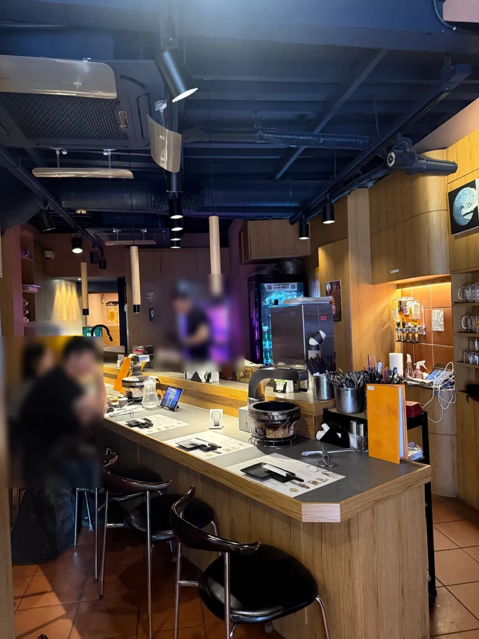 Tables and interior design of Yakiniku Gaek