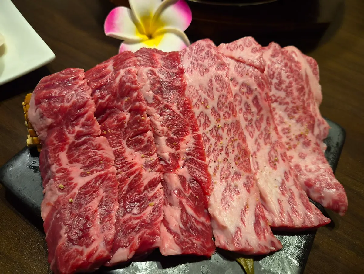 Two servings each of skirt steak and snowflake short rib at Yakiniku Pungyeong