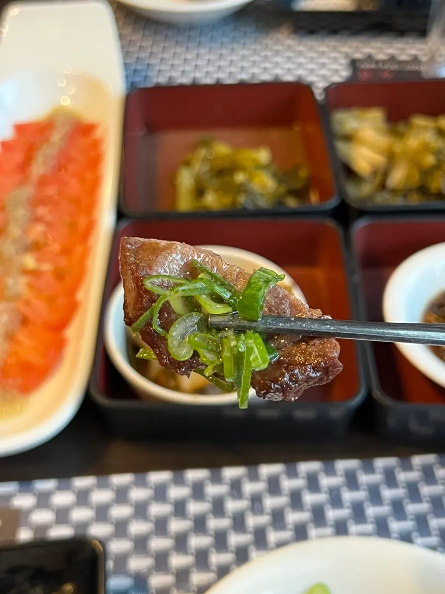 파절임과 함께 먹는 와규특상우설