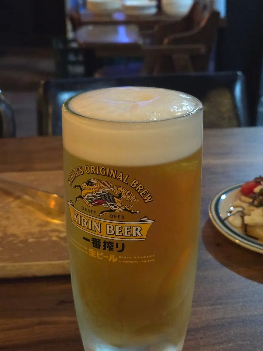거품이 올라간 기린 생맥주 한 잔