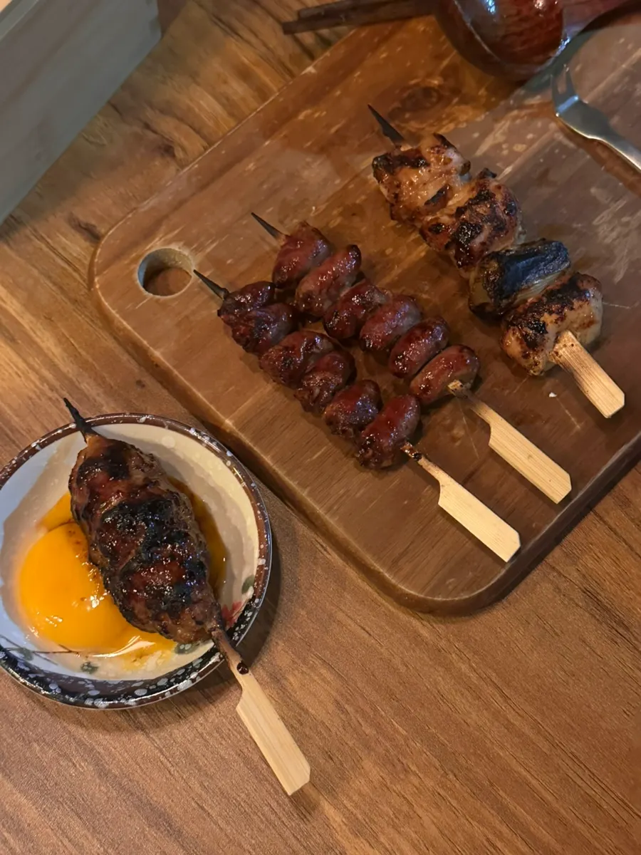야키토리와 닭전골을 함께 차린 저녁 상차림