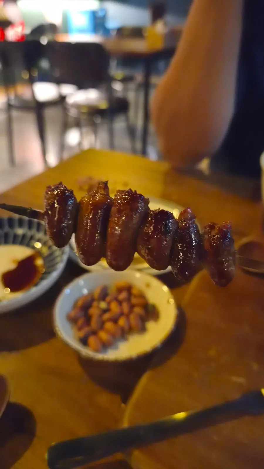 숯불에 구워 나온 야키토리 4종 접시