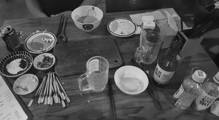식사를 마친 야키토리 공 테이블