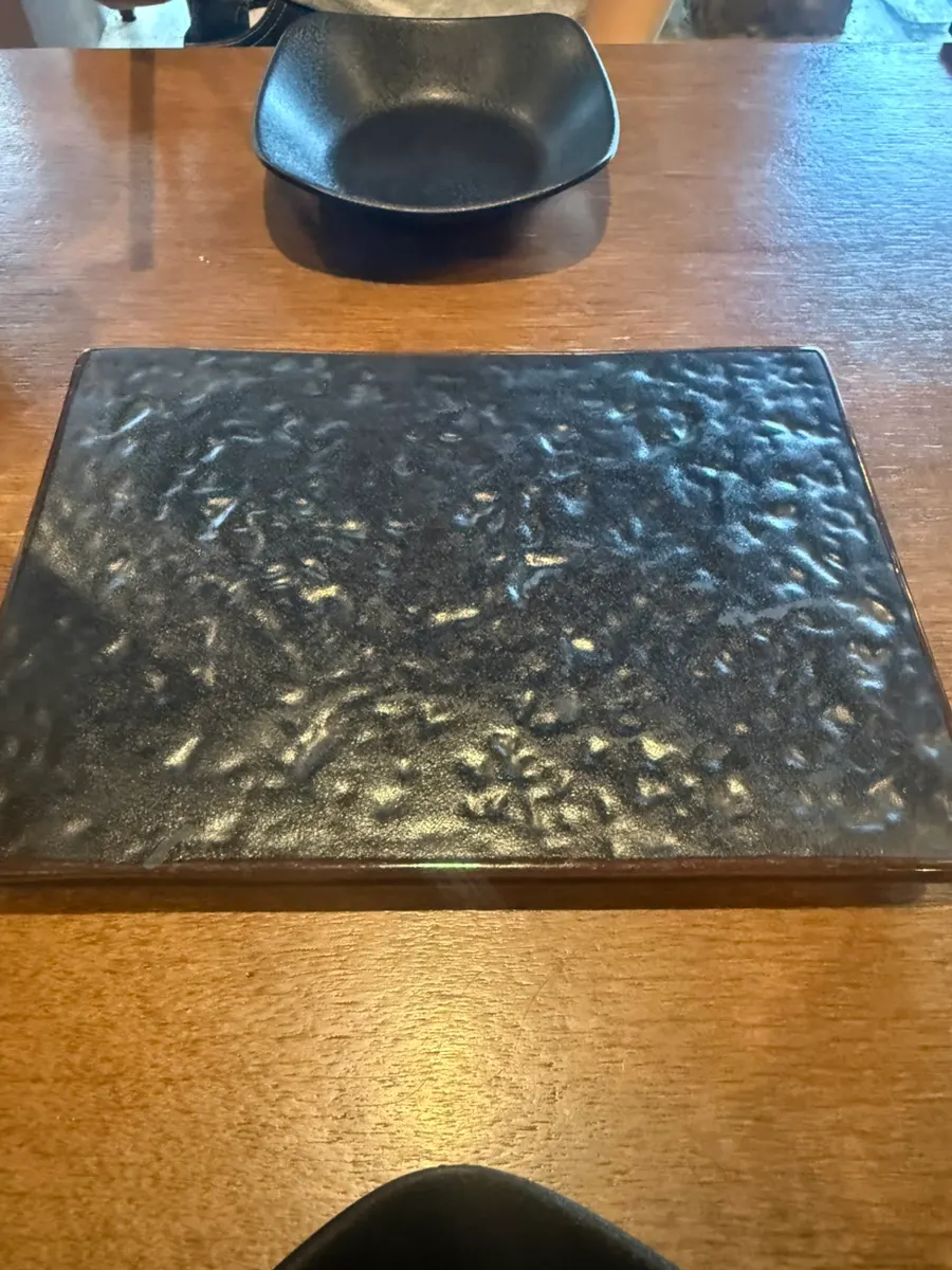 Empty plate before the omakase course begins