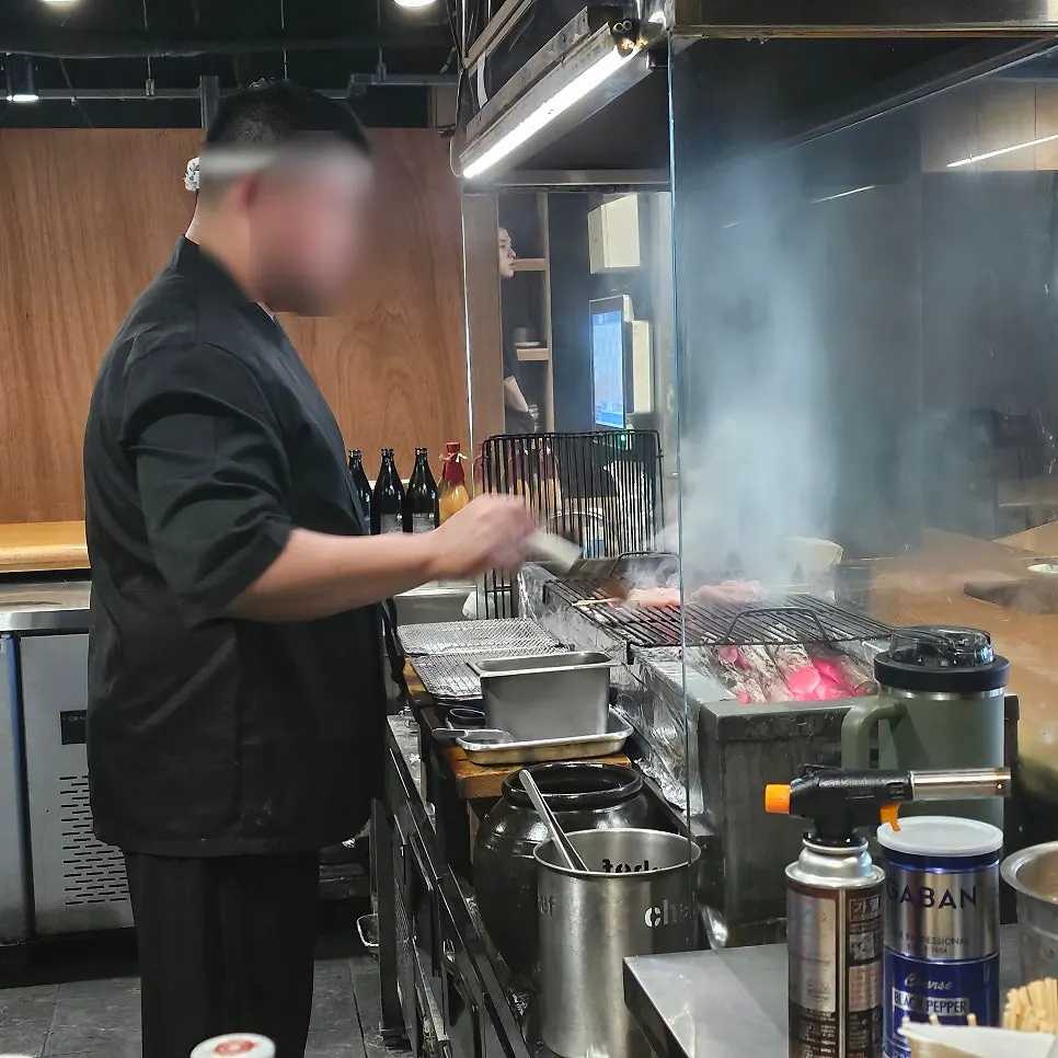 Area around the entrance of Yakitori Shomong