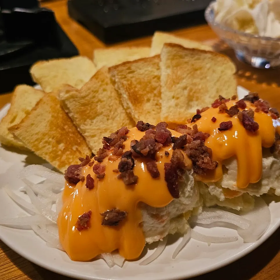 Cheese-bomb potato salad