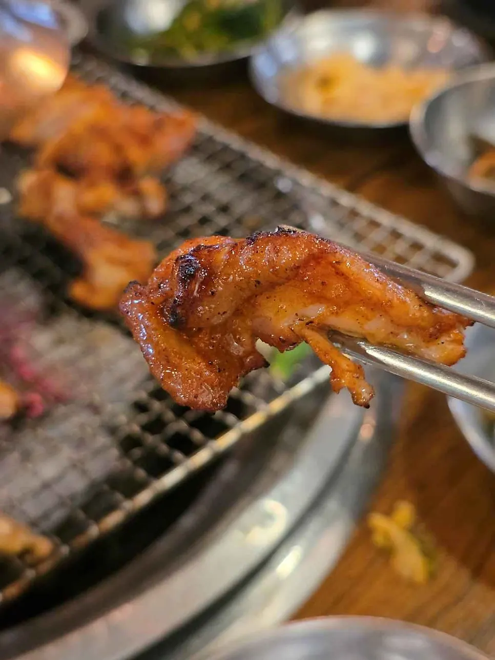 은은한 한방 향의 숯불 양념 닭갈비
