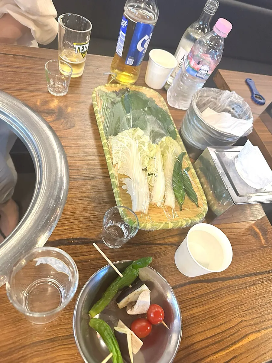 무쌈과 부추무침 등 기본찬 상차림