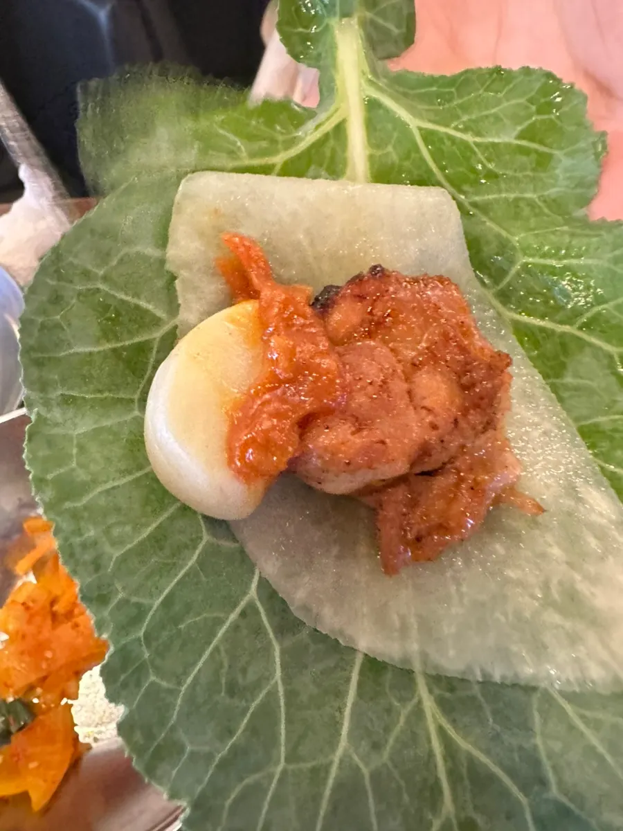 서비스로 나온 보글보글 끓는 된장찌개
