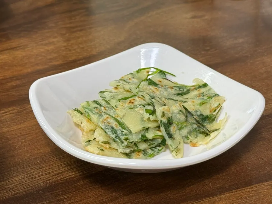 Dongchimi side dish served first