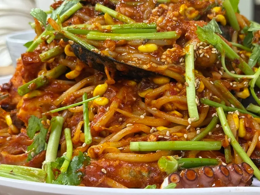 Agu haemuljjim piled up like a tower over the bowl