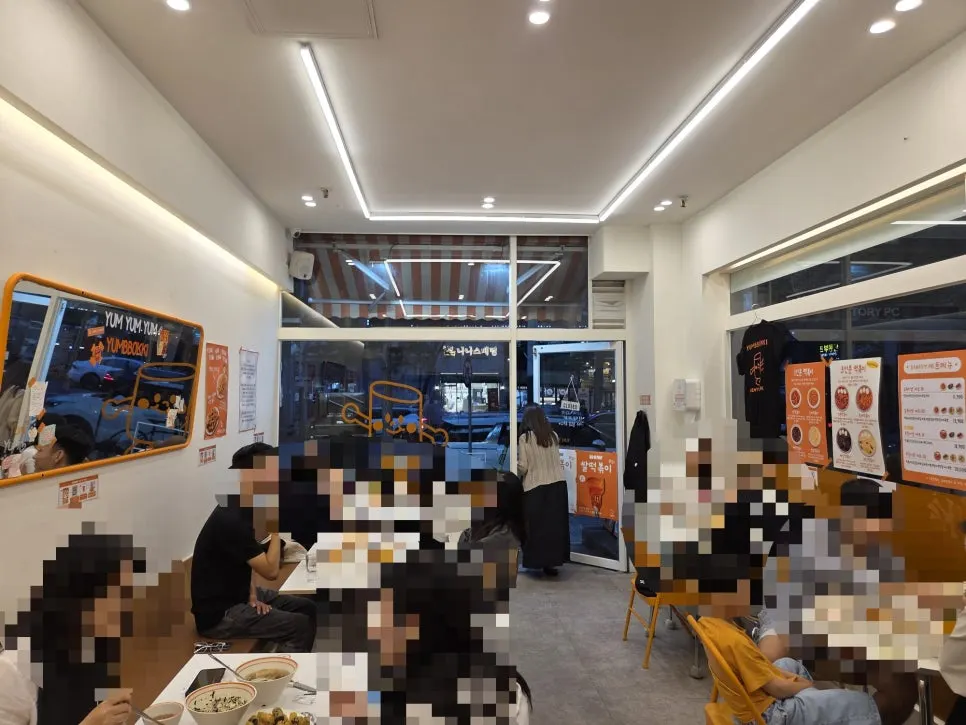 Interior of Yum Bbokki and the self-serve bar