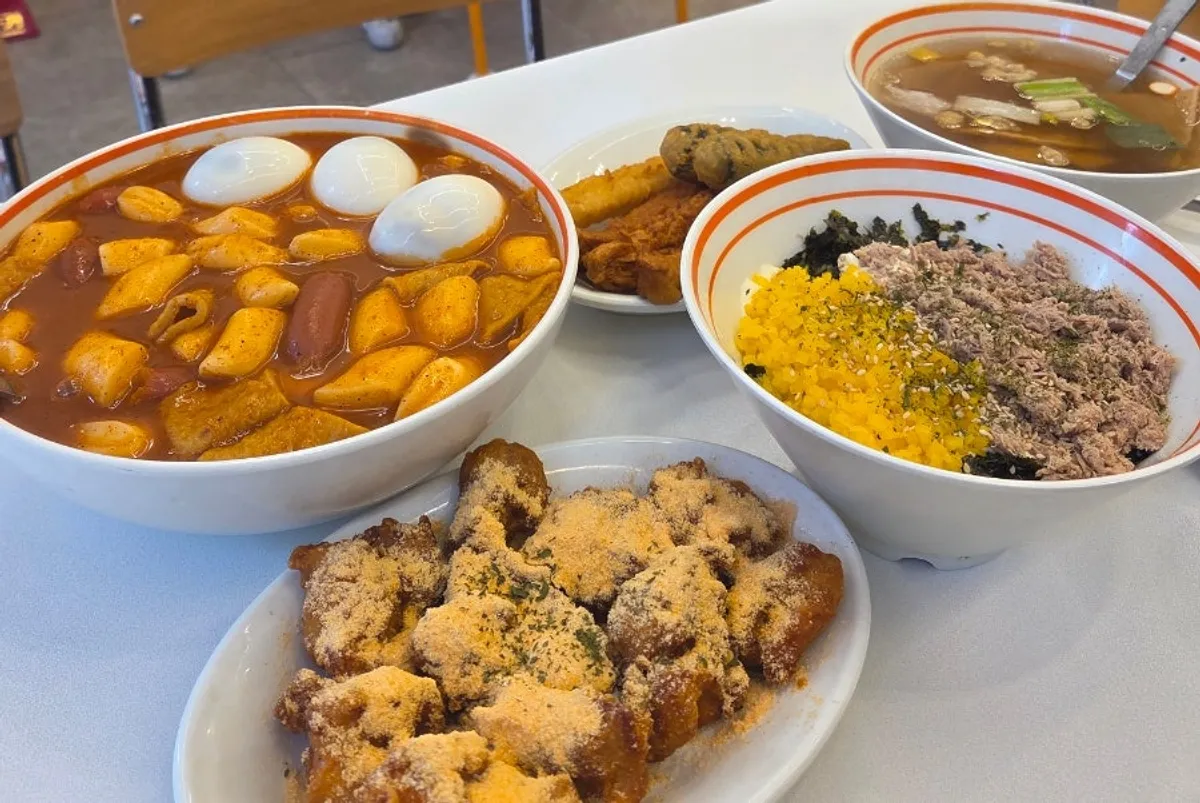 Yum Bbokki's signature tteokbokki set in Gojan-dong, Ansan