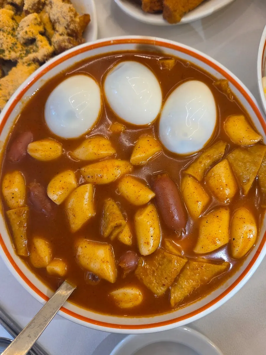 The generous Pujimi Yam set laid out on the table