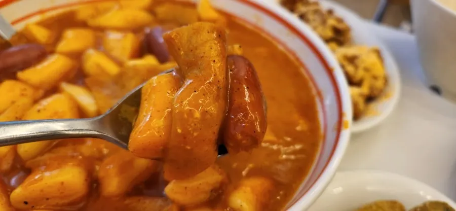Boiled egg mixed into the tteokbokki broth