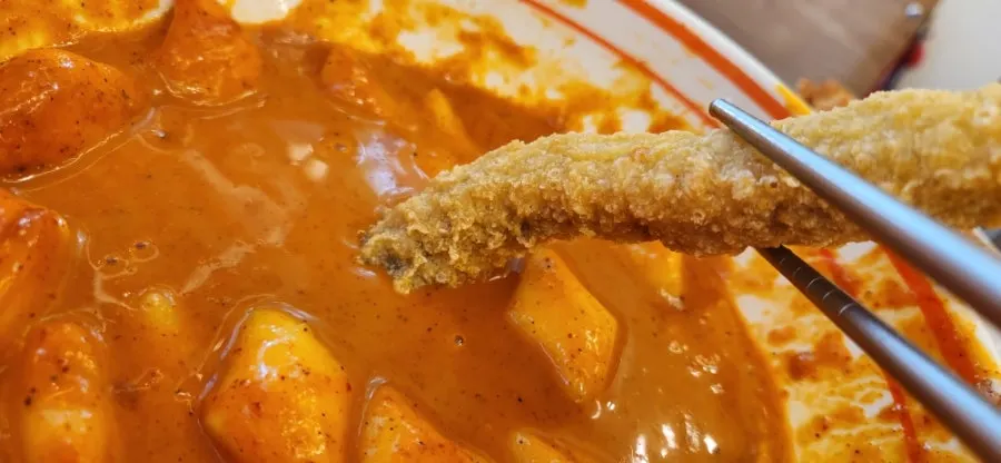 Fried fish cake dipped in tteokbokki broth