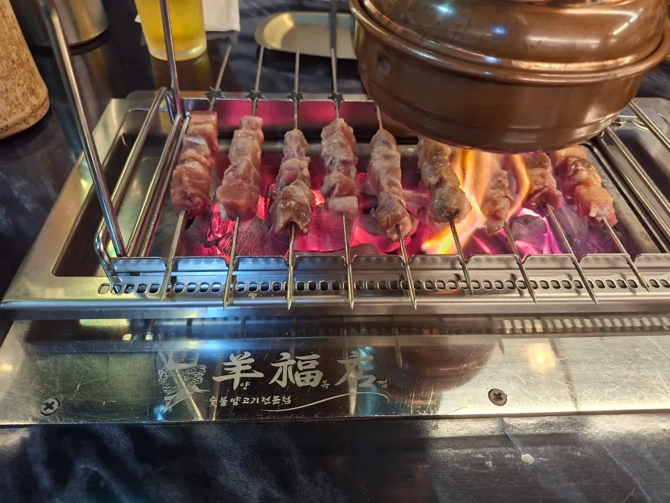 A table for two friends at Yangbokjeom Dongdaegu Station Branch