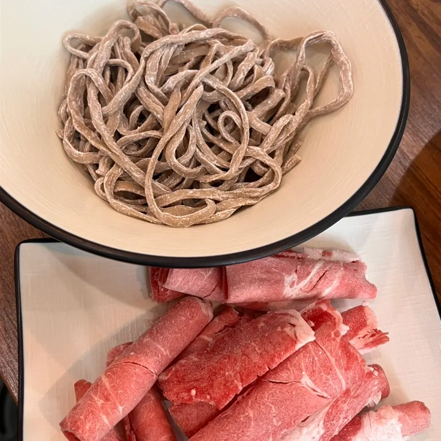 테이블에 비치된 와사비 소스 통