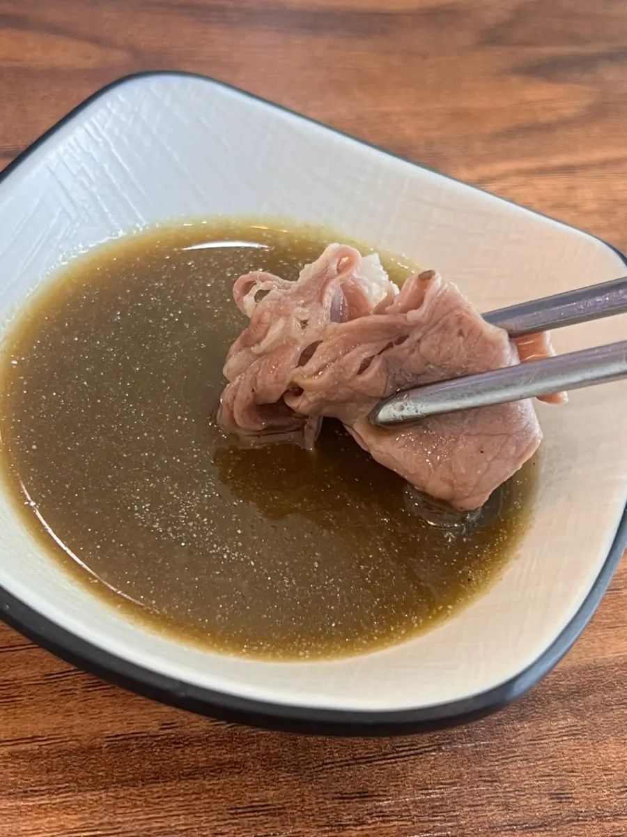 와사비간장에 찍은 샤브 고기