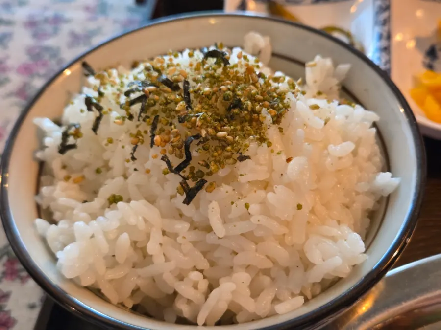 Side dishes served with the menchi katsu set