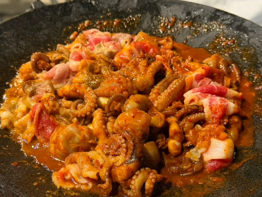 Staff stir-frying the webfoot octopus