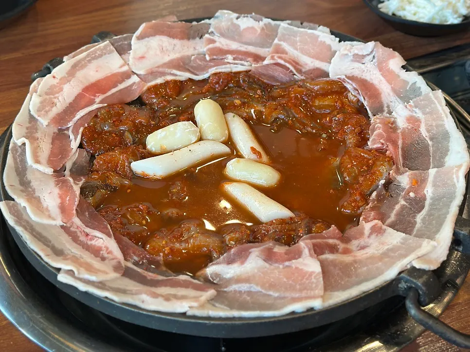 제일 안쪽 프라이빗한 테이블 자리