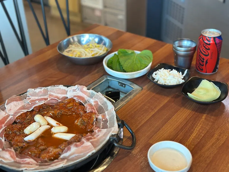 쭈삼겹 음료수세트 전체 상차림