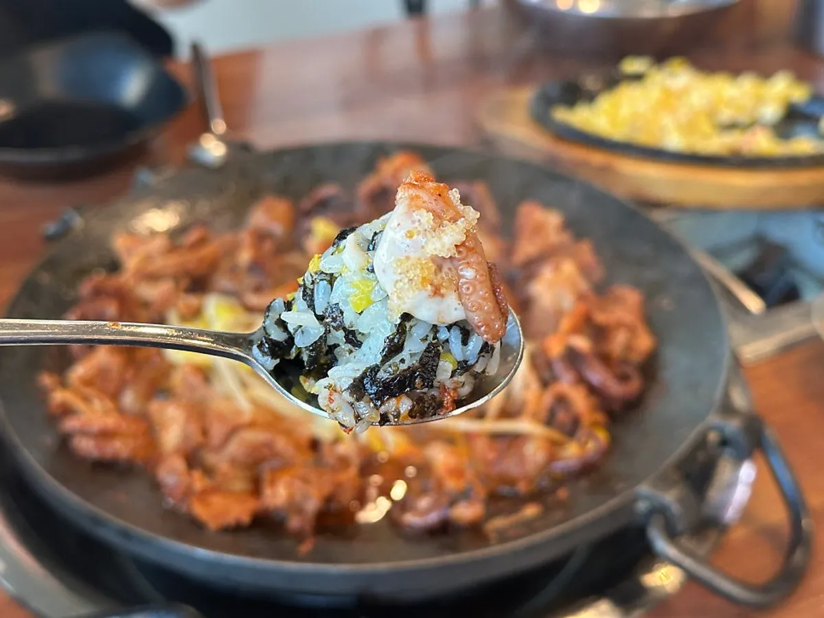 직원이 볶아준 통통한 철판 쭈꾸미
