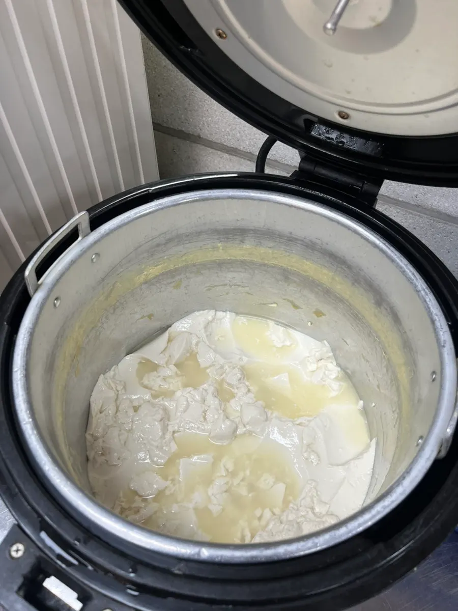 Unlimited soft tofu refill area