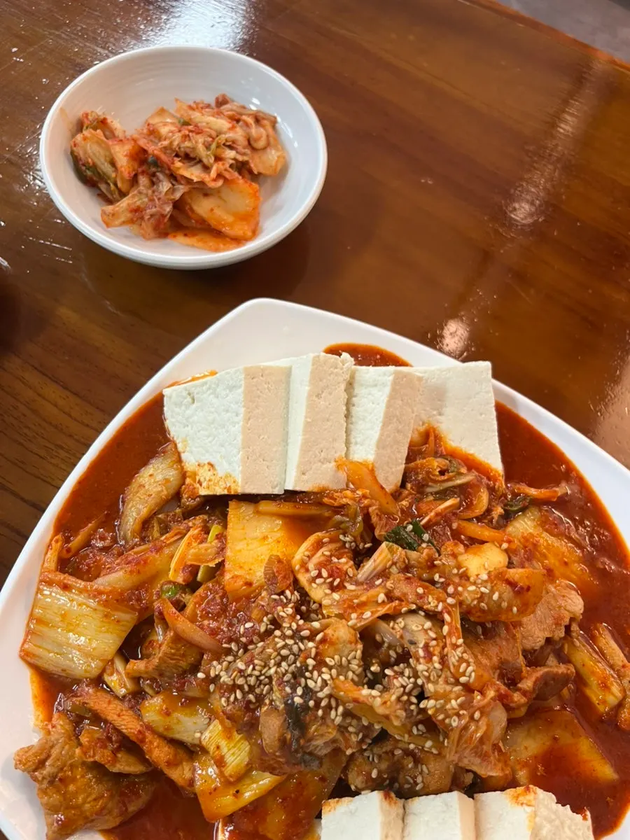 Tofu kimchi duruchigi with a kimchi side dish