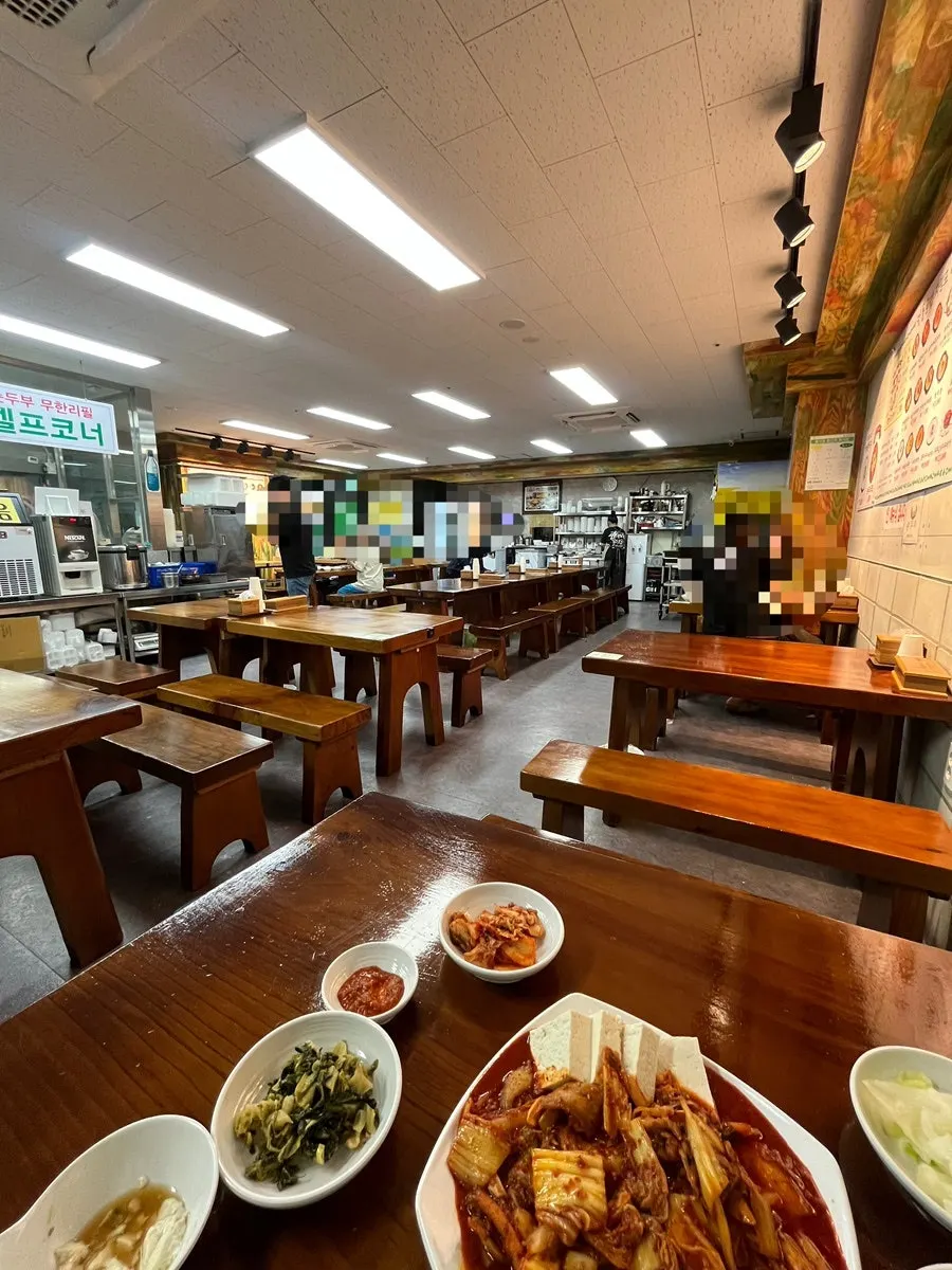 Enjoying tofu kimchi duruchigi as a solo meal
