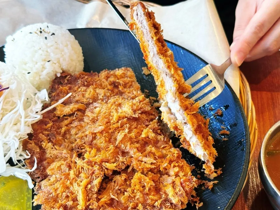 따로 요청한 돈까스 소스 종지