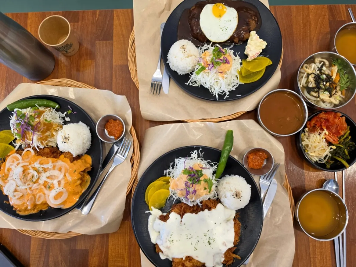 치즈돈까스·데미함박·로제돈까스 3인분 상차림