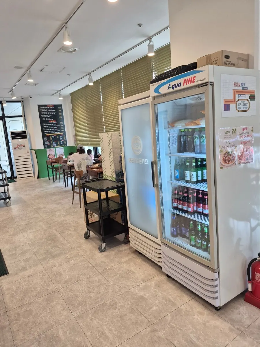 Hallway in front of the store on the 2nd floor