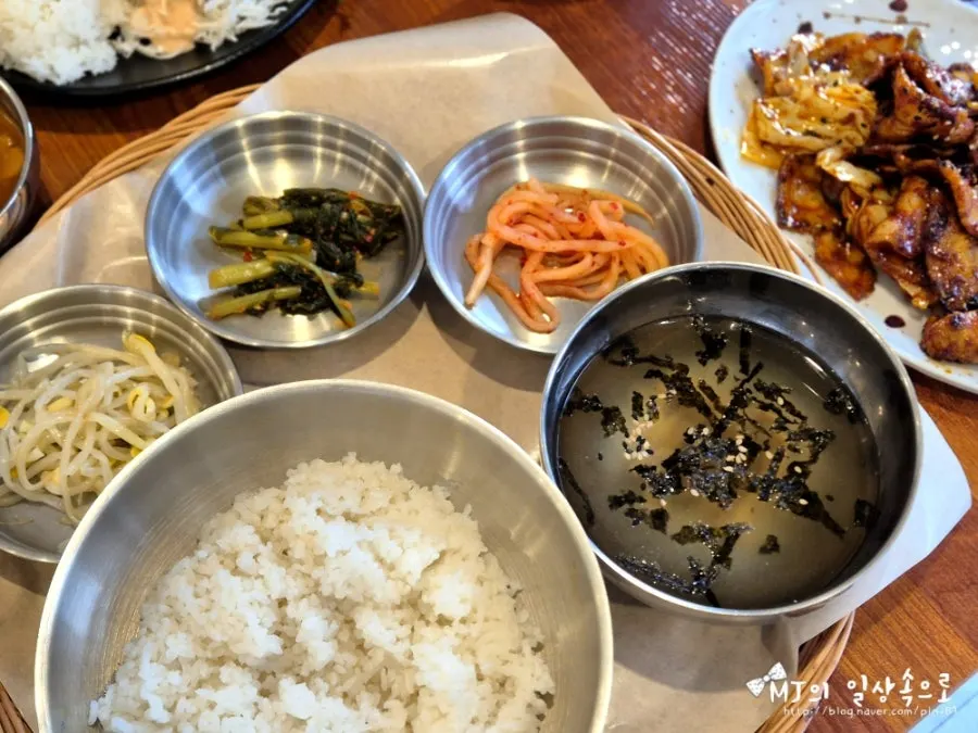 직화 삼겹제육 덮밥 제육 클로즈업