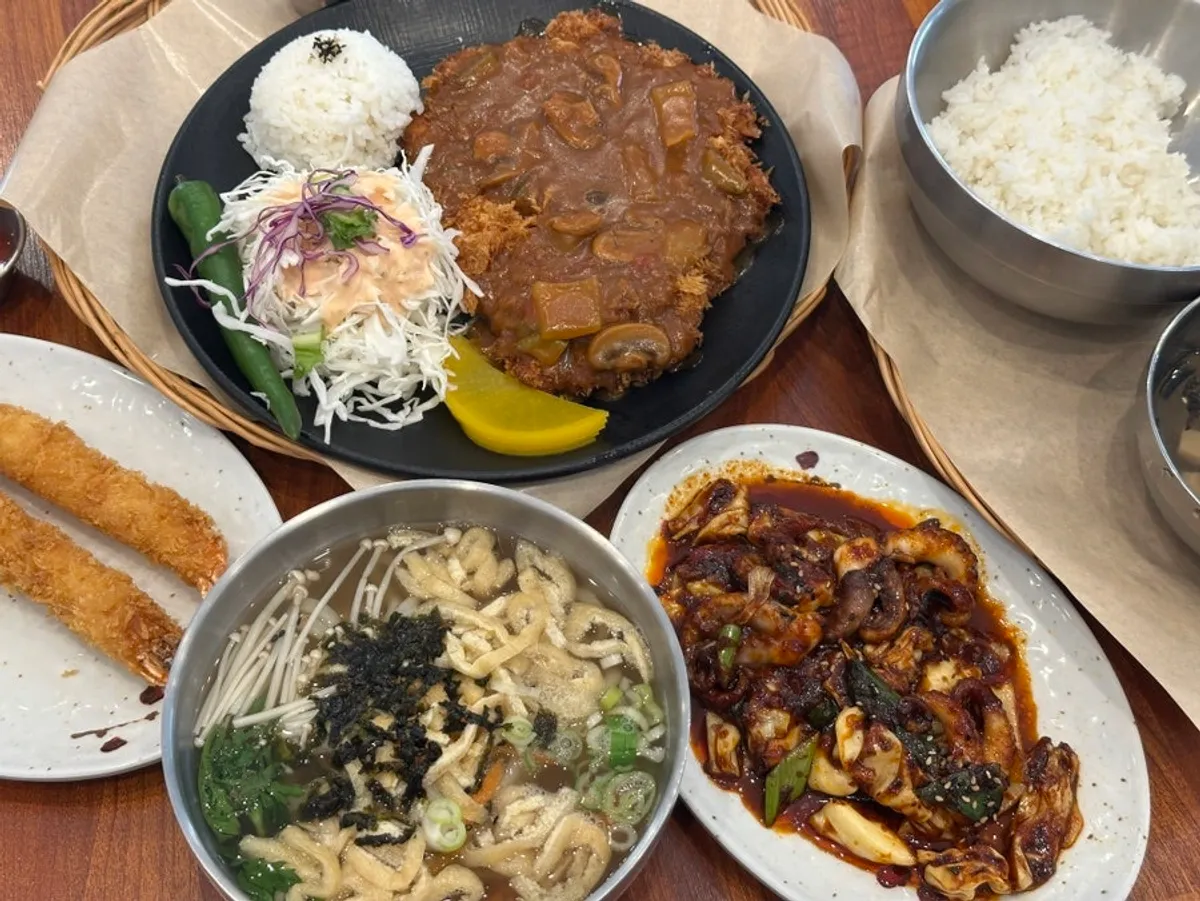 Table spread of pork cutlet at Yangchonri Donkaseu Millak Branch