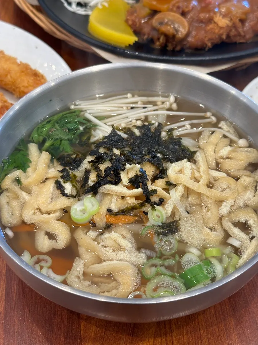 콩나물을 올린 주꾸미덮밥 한 숟갈