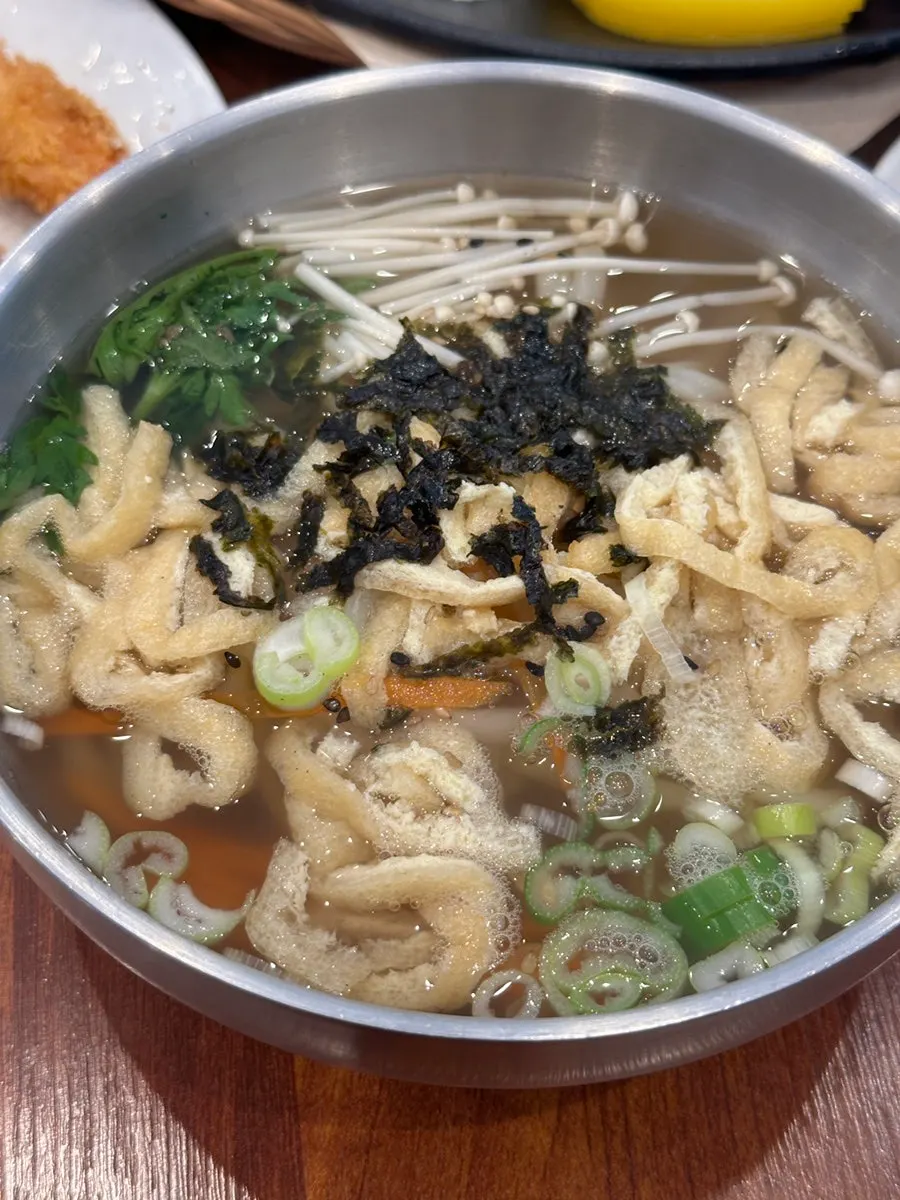 멸치 육수 할매우동 한 그릇