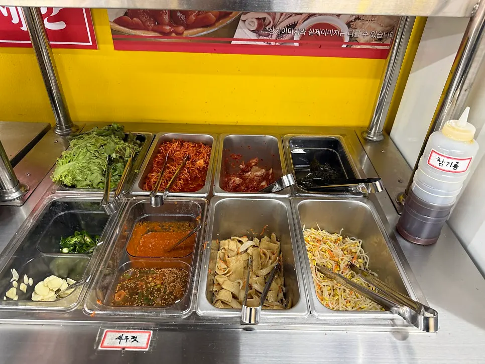 Self-serve side dish corner
